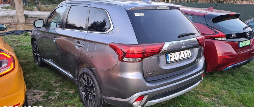 Mitsubishi Outlander cena 98900 przebieg: 63655, rok produkcji 2018 z Gostynin małe 379